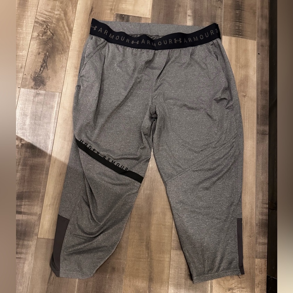 Crop under armour thin sweatpants